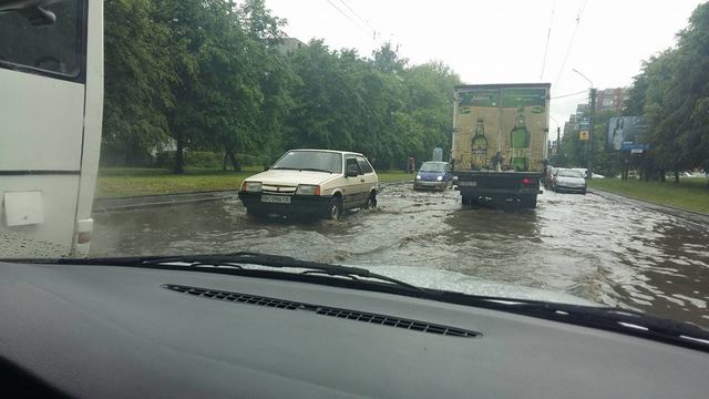 Улицы Львова после потопа. Фото: соцсети.