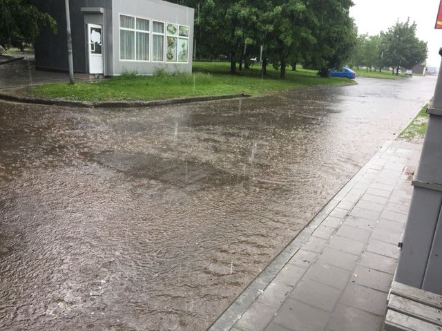 <p>Вулиці Львова після потопу. Фото: соцмережі.</p>