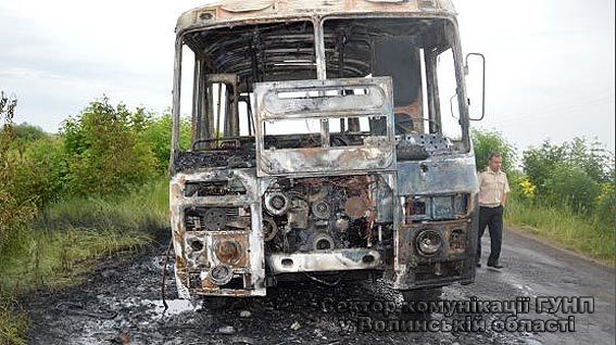 <p>Рейсовый автобус полностью сгорел. Фото:</p>