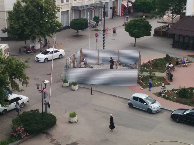 "Вежливые люди" вернулись в Симферополь. Фото: Фейсбук