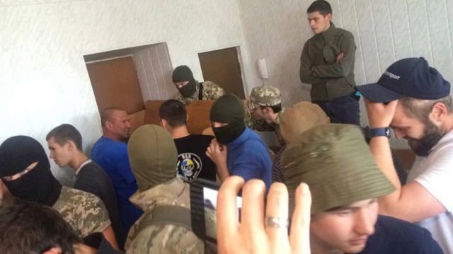 <p><span>Росіянина Мефедова знову відпустили, у залі суду бійки, фото Думская</span></p>