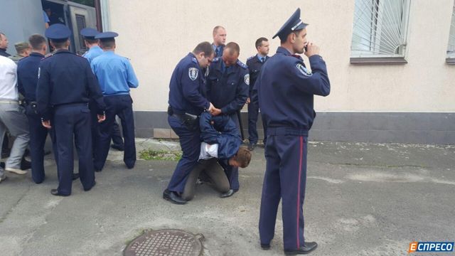 Некоторых участников происшествия забрала полиция, фото ru.espreso.tv