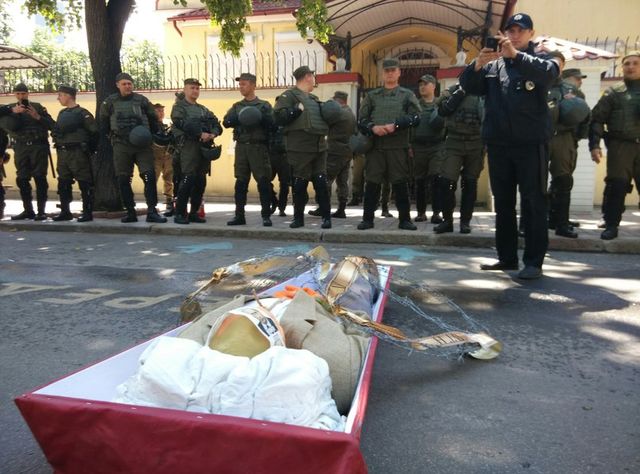 В "Харькове" похоронили Путина. Фото: dozor.kharkov.ua