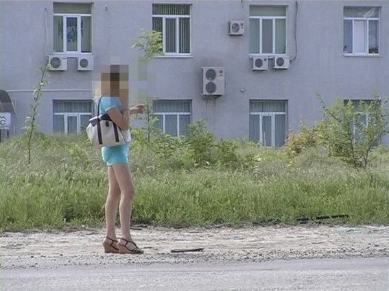 Девушкам грозит 170 гривен штрафа. Фото: Нацполиция в Запорожской области