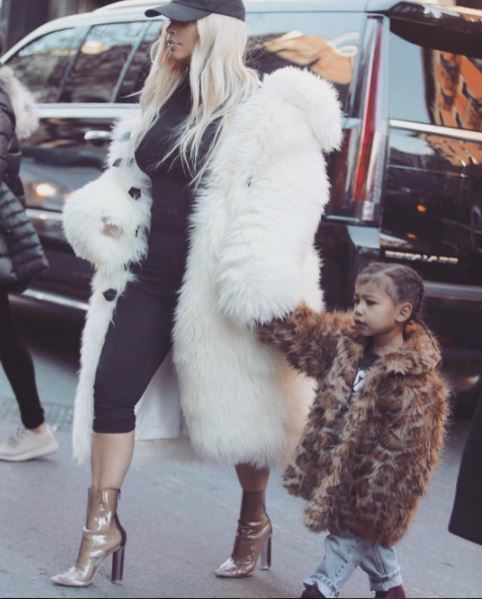 Ким балует свою дочь. Фото: instagram.com/kimkardashian