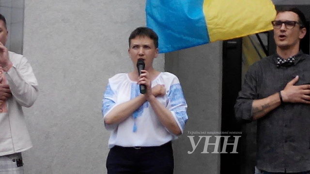 <p>Мурал із зображенням Савченко. Фото: volynpost.com, unn.com.ua</p>