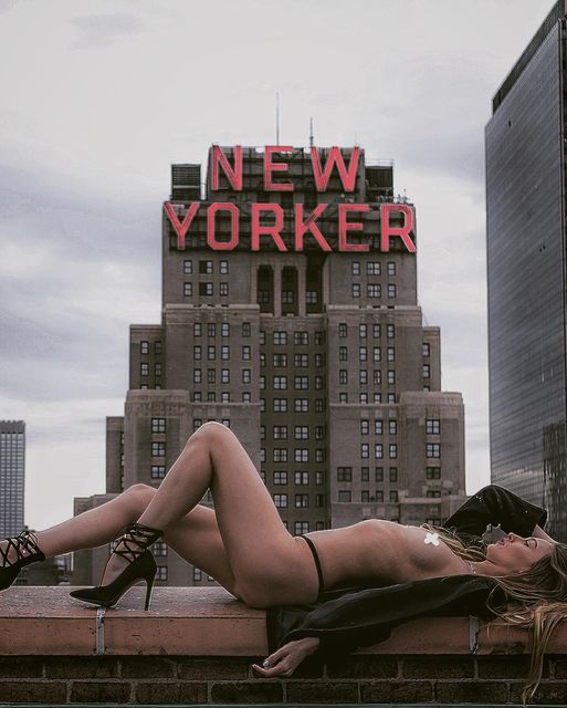 <p>Оголені дівчата на дахах Нью-Йорка. Фото: instagram.com/mamudsny</p>