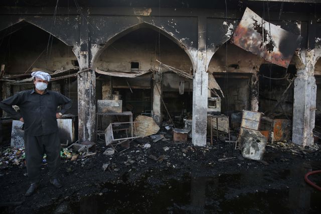 Десятки людей стали жертвами нападу бойовиків на шиїтську святиню під Багдадом. Фото: AFP