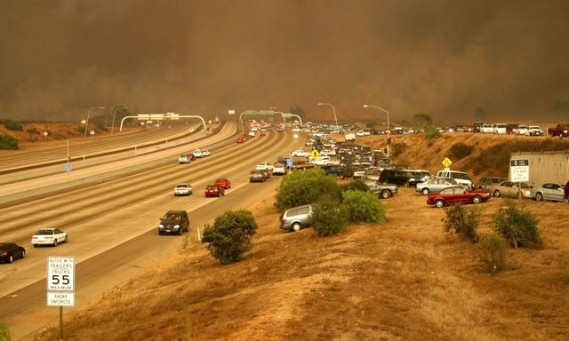 Один из самых ужасающих пожаров в истории Калифорнии случился в 2003 году. Так называемый 