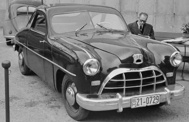 Staunau. Неудачный стартап, существовавший в 1950—1951 годах. Компания представила сразу две модели в одном кузове, отличавшиеся только мощностью двигателя — Staunau K 400 и K 750. Обе провалились уже на старте продаж, и компания разорилась.<br />
