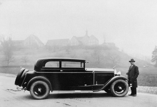 Martini — первый швейцарский автопроизводитель, существовал с 1897 по 1934 год. Компания делала полную линейку автомобилей с различными шасси и двигателями, и считалась весьма успешной. На снимке Martini Six, одна из основных моделей компании конца 1920-х.