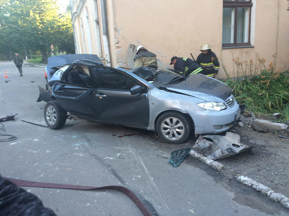 <p>На місці аварії. Фото: lv.npu.gov.ua.</p>