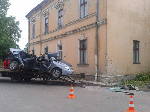 <p>На місці аварії. Фото: lv.npu.gov.ua.</p>