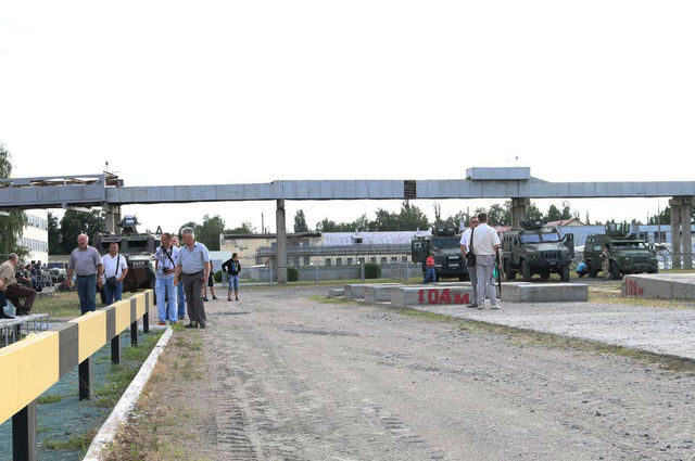 <p>На полігоні ПАТ &laquo;АвтоКрАЗ&raquo; пройшли відомчі випробування української бронетехніки. Фото: autokraz.com.ua</p>