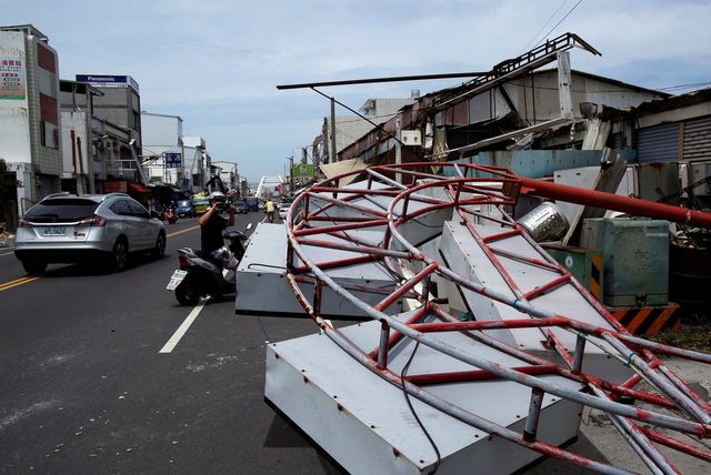 Последствия тайфуна. Фото: twitter.com/cctvnews, twitter.com/PDChina