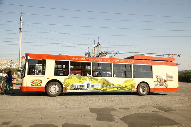 Новый троллейбус оснащен дизель-генератором. Фото: пресс-служба