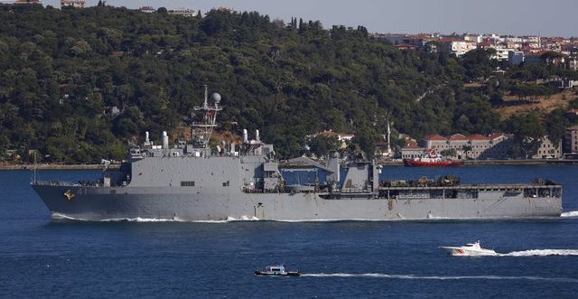 <p>21 липня корабель проходив через Босфорську протоку. Фото: Twitter</p>