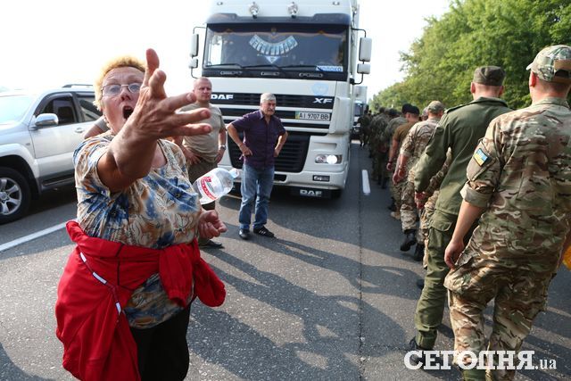 Участники Крестного хода идут в Киев. Фото: Д.Павлов
