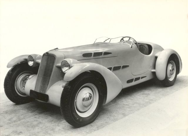 Edfor. Основанная Эдуардо Феррейринья в 1936 году компания, начавшая свой путь с спортивных автомобилей ручной сборки. На снимке — самый известный автомобиль компании, Edfor Grand Sport 1937 года с могучим мотором Ford V8. Вторая мировая война завершила историю компании в 1939 году, но 