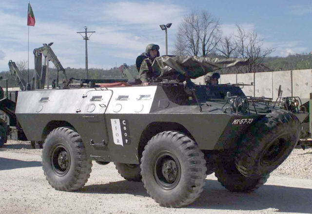 Bravia. Основной поставщик бронемашин для португальской (и не только) армии. Начиналась компания в 1964 году с производства Bravia Kaiser-Jeep M-201 (лицензионной копии джипа Willys MB), сегодня делает различные бронеавтомобили. На снимке — Bravia Chaimite APC (выпускается в разных модификациях с 1967 года).