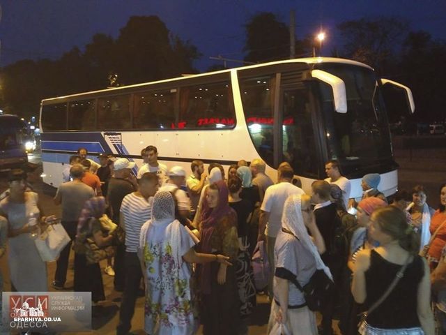 <p>В Одесі заблокували автобуси з віруючими. Фото: news.church.ua</p>