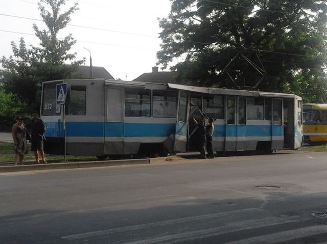 <p>У трамвая відірвало двері. Фото: mk.depo.ua</p>