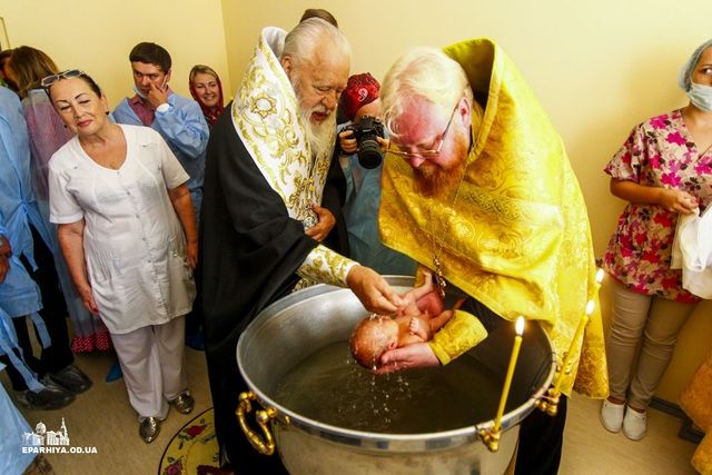 <p>Хрещення. Фото: eparhiya.od.ua</p>
