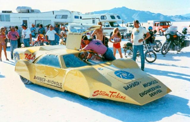 Barber-Nichols Steamin' Demon (1977). В 1985 году на этой машине, для которой использовался кузов от кит-кара Aztec 7, пилот Боб Барбер разогнался до 234,33 км/ч. Рекорд не был официально признан FIA из-за нарушений в правилах заездов (Барбер провёл оба заезда в одну сторону, в то время как правила требуют провести их в противоположных, причём в течение часа). Тем не менее, именно эта попытка была первый реальным успехом на пути к преодолению рекорда 1906 года.<br />
