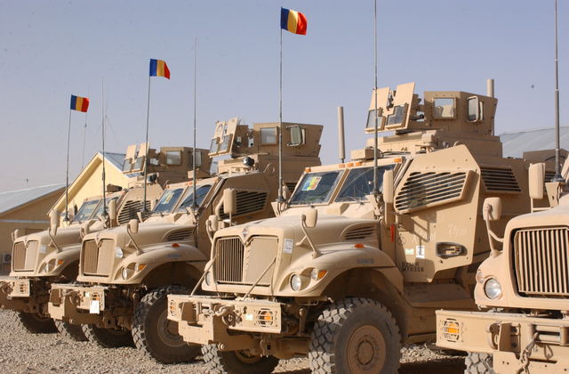 Бронетранспортёр International MaxxPro появился во время войны в Ираке, чтобы обезопасить американских солдат от мин и огня из засад. 1860 кг/м.<br />
