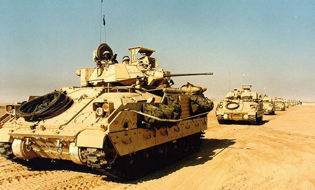БМП M2 Bradley была создана в 1970-хгодах под влиянием советской БМП-1 и германской Marder. Под ее капотом двигатель, который дает крутящий момент в 2117 кг/м.<br />
