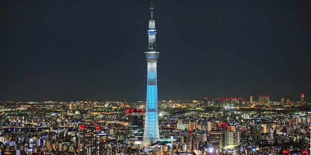 3 место: Токийское небесное дерево (Tokyo Sky Tree). Это телебашня в районе Сумида, Токио, Япония, и это самая высокая из всех существующих телебашен мира. Ее высота вместе с телевизионной антенной — 634 метра.