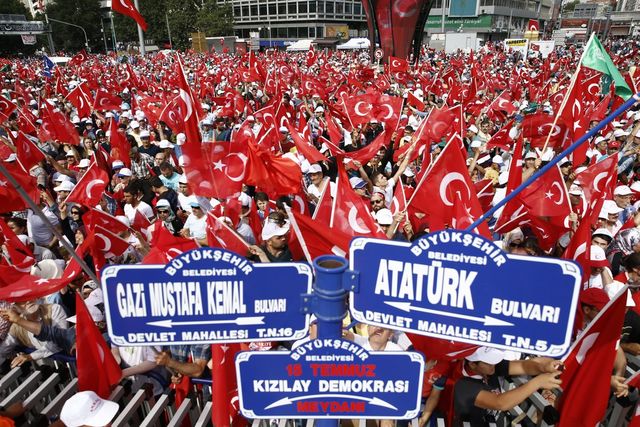 В Стамбуле митинг. Фото: twitter.com/anadoluagency