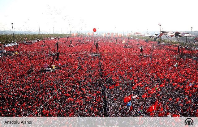 <p>У Стамбулі мітинг. Фото: twitter.com/anadoluagency</p>