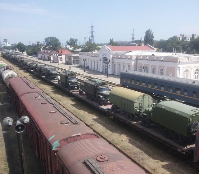 В Крым на пароме перебросили колонны российской военной техники. Фото: соцсети