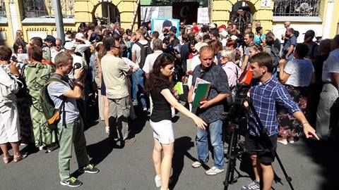 На Банковой проходит организованный Савченко митинг. Фото: А.Комаров