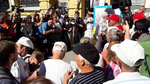 На Банковой проходит организованный Савченко митинг. Фото: А.Комаров