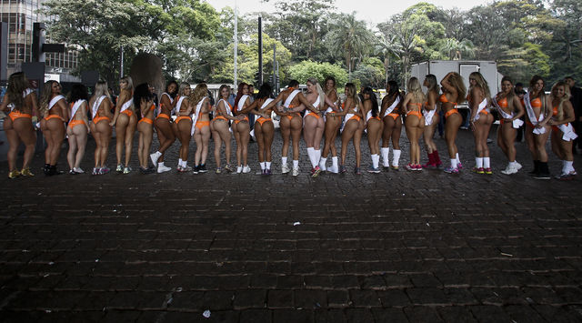 В Бразилии прошел конкурс на самую красивую попу. Фото: AFP