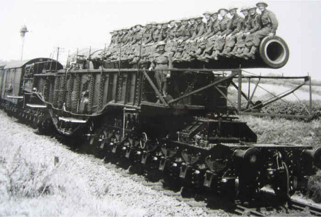Залізнична гаубиця BL 18 була побудована в Великобританії, незадовго до закінчення Першої світової війни. Її калібр становив 457,2 мм. Передбачалося, що за допомогою цієї мобільної установки можна буде обстрілювати територію окупованої Франції.