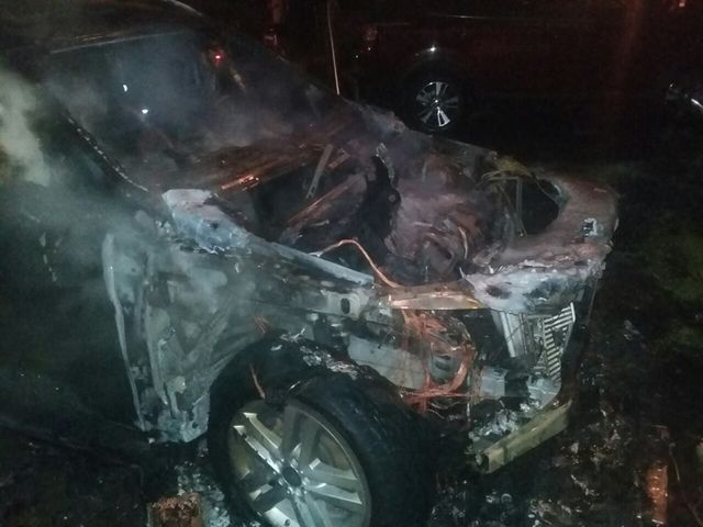 Во Львове на улице Мушака сгорели два автомобиля 