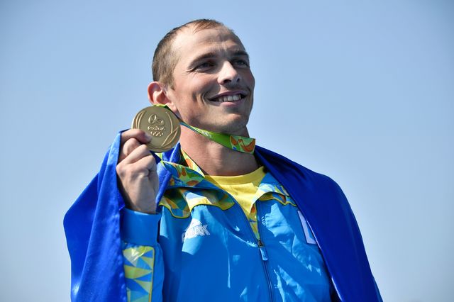 Украинский каноист Юрий Чебан в финале соревнований по гребле на каноэ на дистанции 200 м добыл вторую золотую медаль для Украины. Фото: AFP
