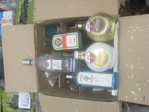 У водителя изъяли около 700 бутылок незаконного алкоголя. Фото: полиция
