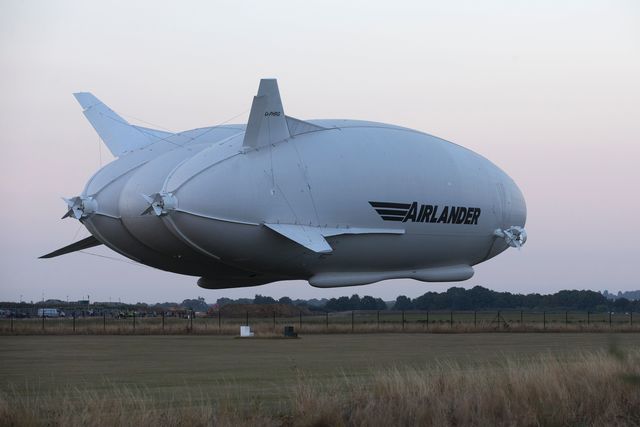 Самое большое воздушное судно в мире поднялось в небо в Великобритании, фото AFP