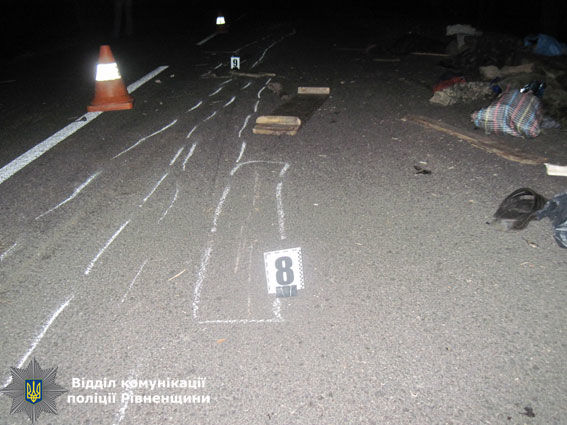 <p>На місці аварії. Фото: rv.npu.gov.ua.</p>