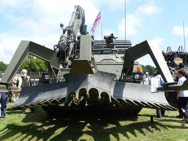 ARVE Trojan (Armored Vehicle Royal Engineers — Бронированная Машина Королевских Инженеров 