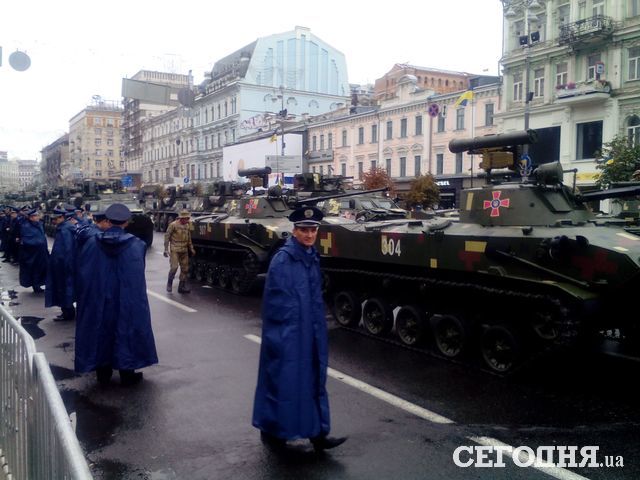 В центре Киева готовятся к параду. Фото: Д.Нинько