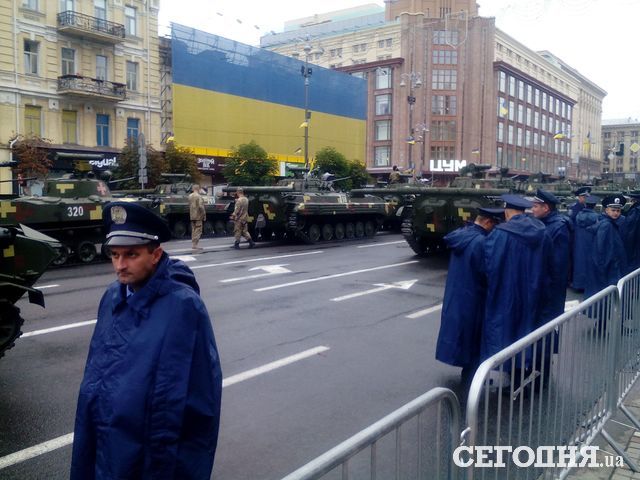 В центре Киева готовятся к параду. Фото: Д.Нинько