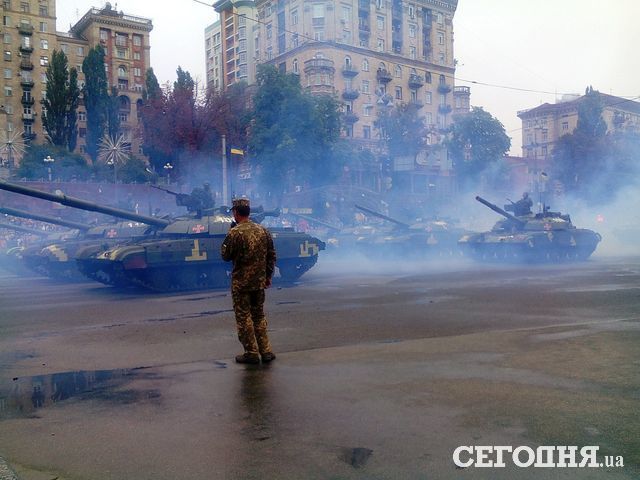 Военный парад на Майдане. Фото: Д.Нинько
