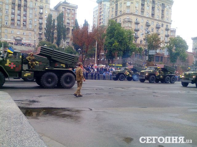 Военный парад на Майдане. Фото: Д.Нинько