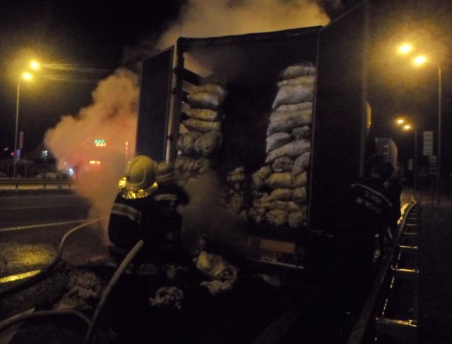 <p>У Рівненській області в вантажівці загорілося деревне вугілля. Фото: ДСНС</p>
