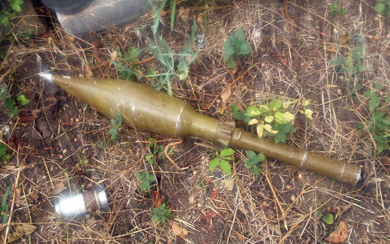 <p>Поблизу Маріуполя виявили міни і боєприпаси. Фото: поліція</p>